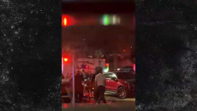 波波維奇在餐館突然暈倒 被擔(dān)架抬上救護(hù)車