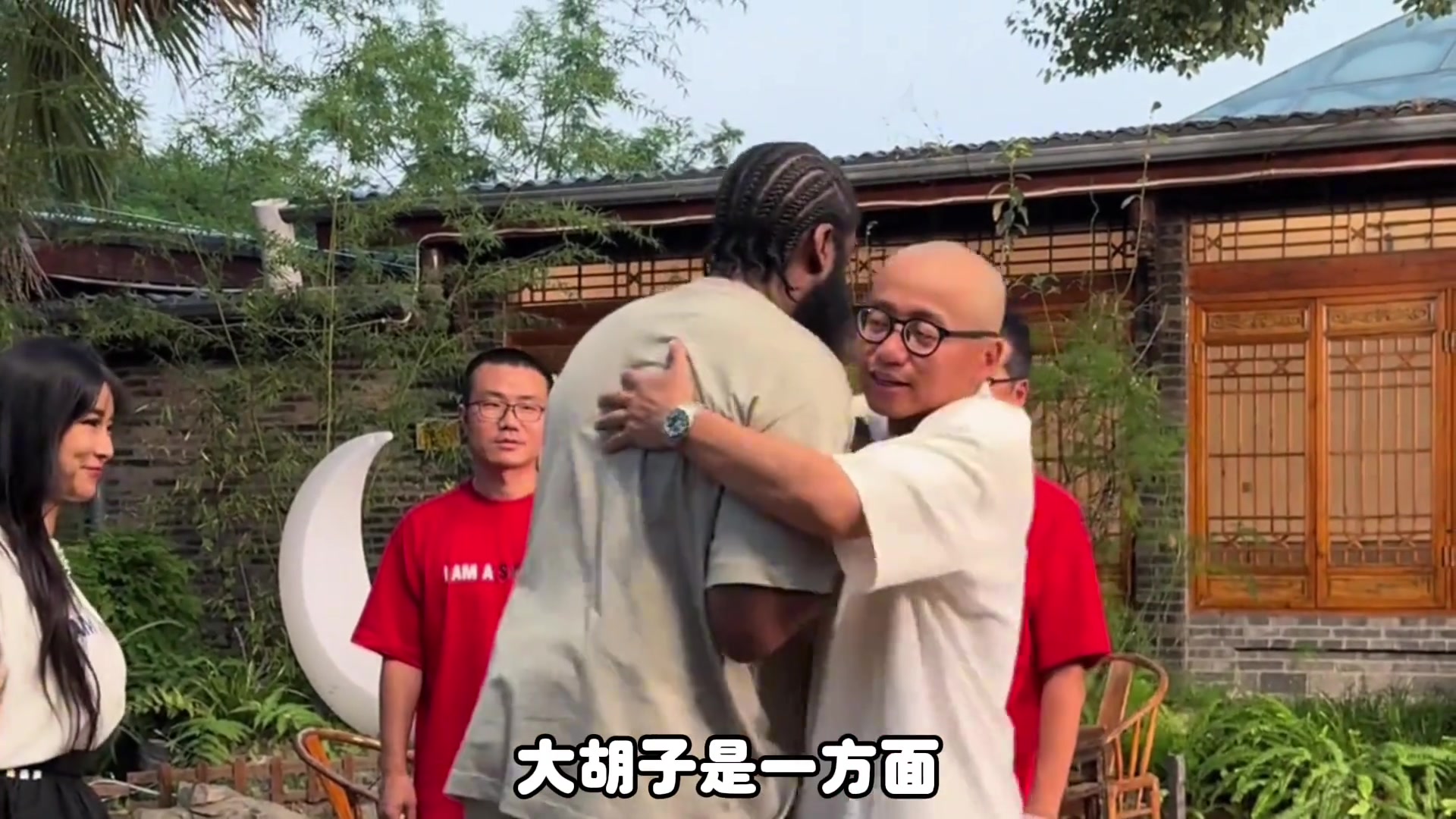 楊毅：哈登真的很厲害也有能力 但就是感覺他少了點(diǎn)什么就很奇怪