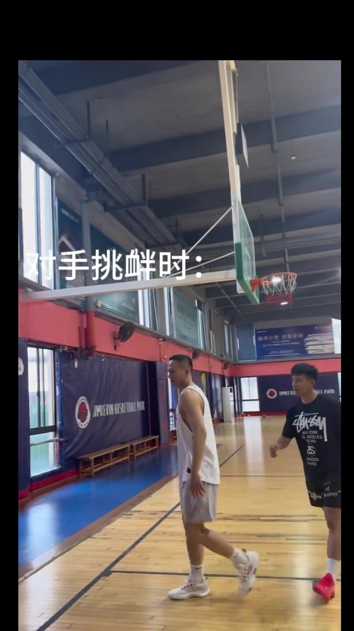 當(dāng)年科比被球砸不眨眼，如果換做是這招呢？