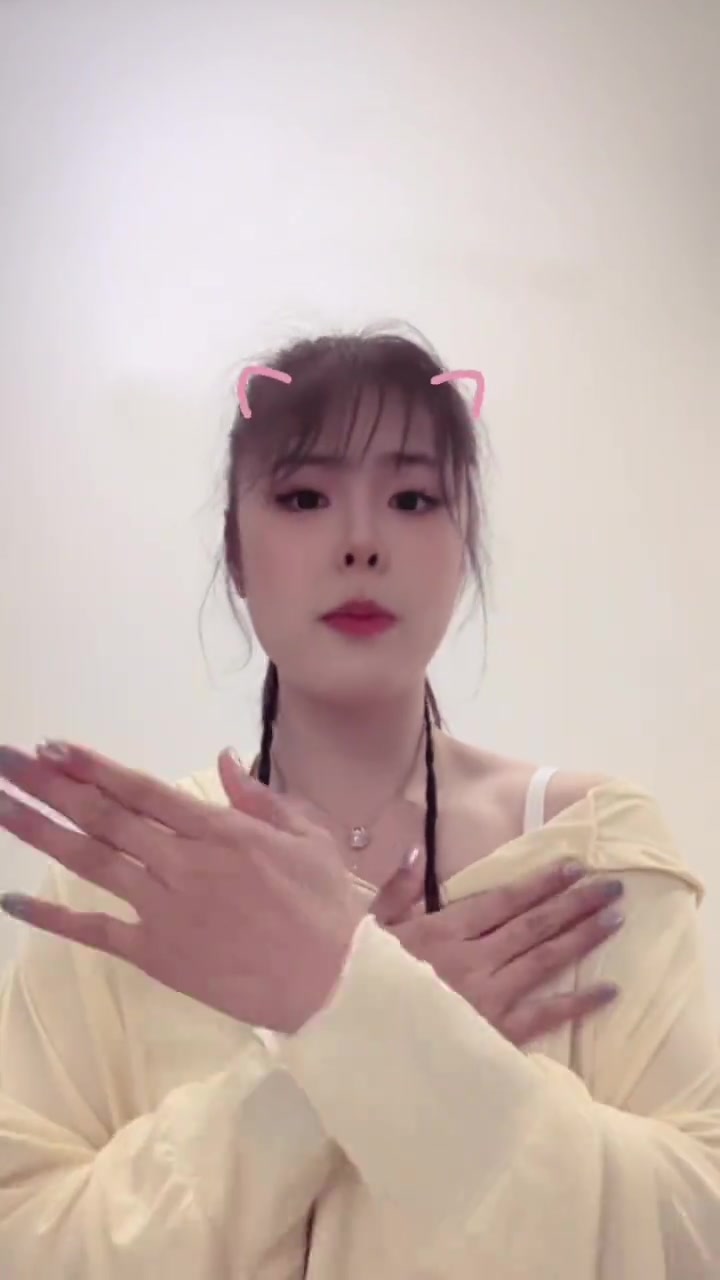 可可愛愛！李月汝手勢舞：希望你快樂，無論和誰，無論在哪??