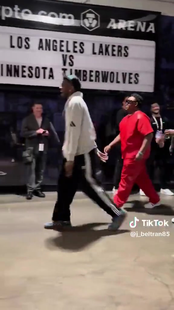 愛德華茲賽后球員通道模仿詹密夏普：Lakers in 5！
