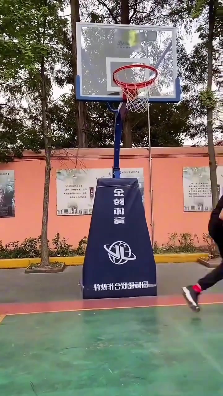 隨便扣籃的妹子，和張子宇整個雙塔不起飛？！