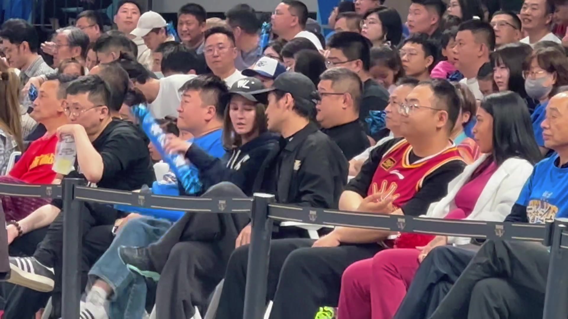 大明星來了！袁弘和張歆藝夫妻來觀戰(zhàn)京晉半決賽~