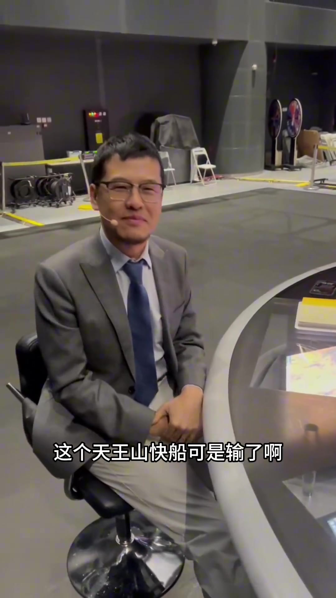 懂球！楊毅此前：哈登上場(chǎng)體力都用在和戈登纏斗上了！得解放體力