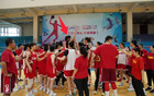 女籃體能訓(xùn)練，張子宇缺席，李夢王思雨態(tài)度端正。