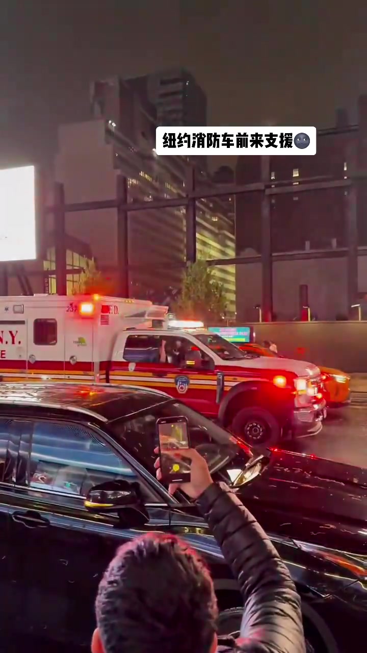瘋狂的紐約！尼克斯勇奪賽點(diǎn) 消防車前來(lái)支援加入狂歡