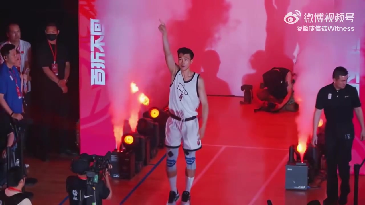 未來男籃希望？中國小將淡厚然在NCAA對位準狀元弗拉格！