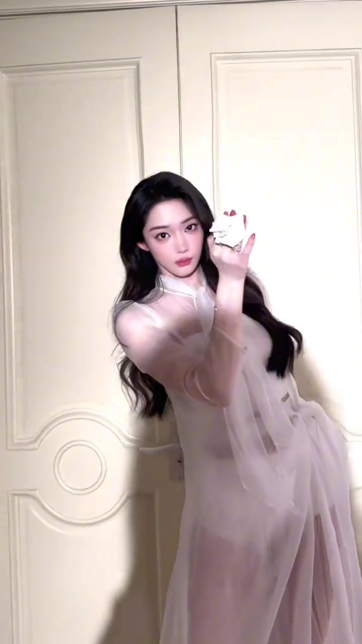 美美噠！美女主播婧雯的變裝視頻：人生小滿(mǎn)勝完全