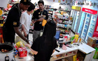 便利店主：外援喜橘罐，布朗偏愛益達糖。