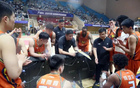 香港金牛賽況緊張，四冠王退賽，僅剩八隊(duì)角逐，堅(jiān)持待解。